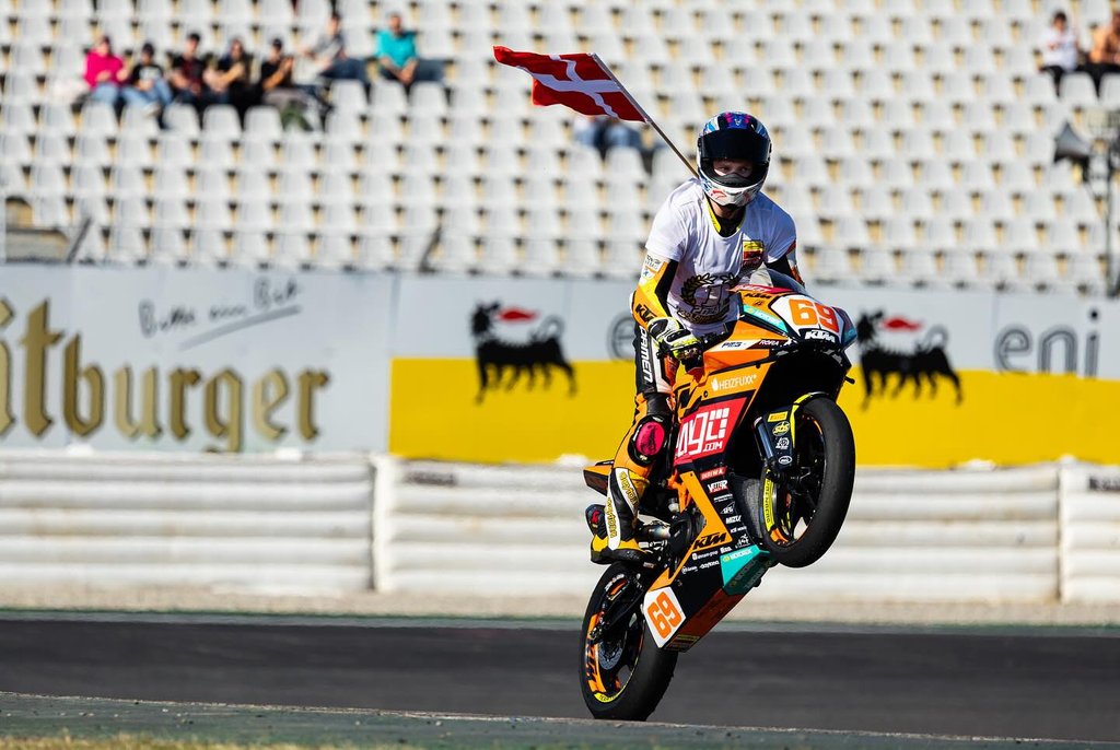 Oliver Svendsen skriver historie som tysk mester i IDM SuperSport 300
(Foto: CS-M Racing Denmark)
